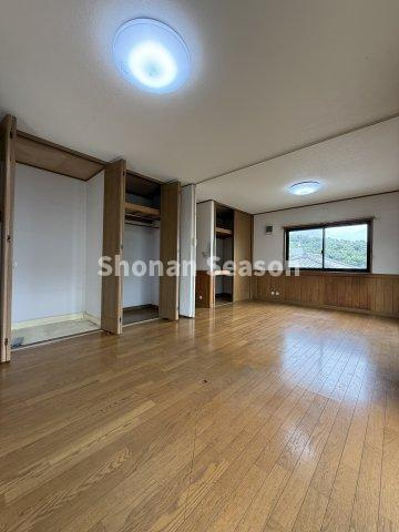 【現地画像あり】中郡大磯町石神台１丁目　中古戸建　63.53坪の洋室|収納豊富でお片付けも楽々♪