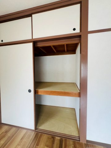 下畑町貸家の収納