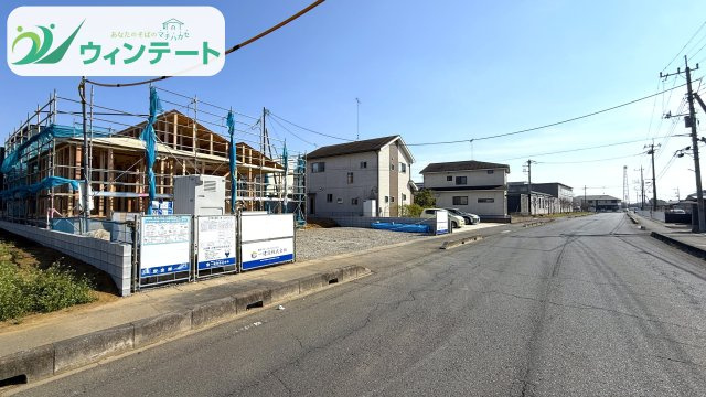 古河市駒羽根第8　新築戸建の前面道路含む現地写真|現地写真です。敷地面積326.04㎡（98.62坪）とゆとりの広さ。日当たりや風通しはぜひ現地でご確認ください。