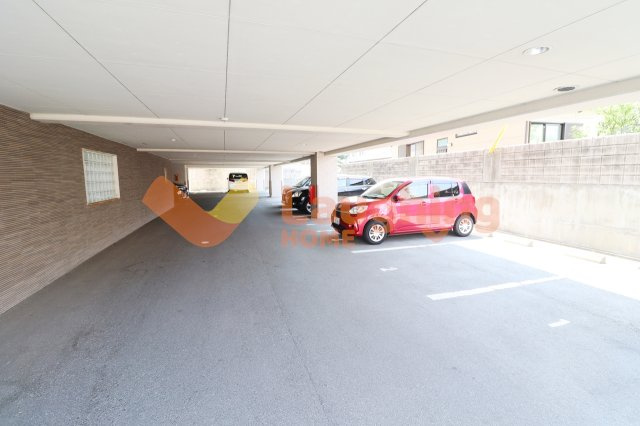 ブランドルフの駐車場|カースペースがあります