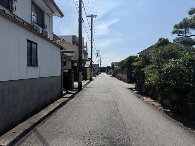 常滑市新開町2丁目　売地の前面道路含む現地写真|前面道路