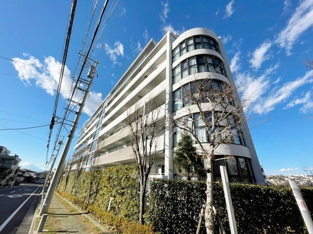藤沢市藤が岡１丁目の賃貸マンションの外観