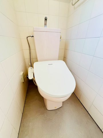 北舞子1丁目戸建のトイレ