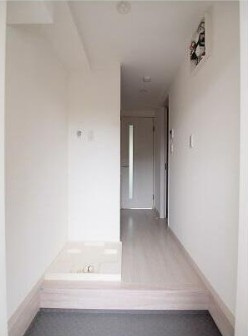 市川市原木３丁目のアパートの玄関