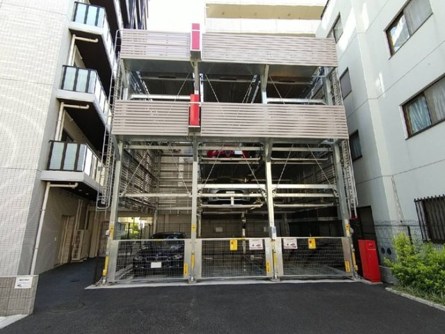 D-room早稲田の駐車場