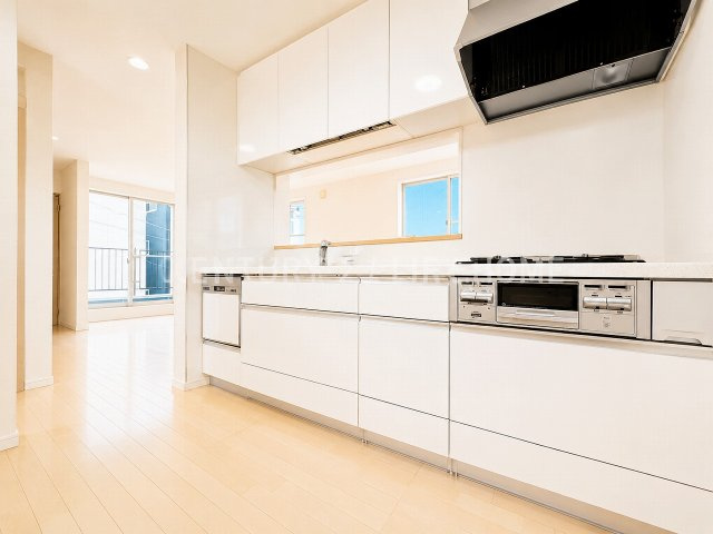 【キッチン】 | ＪＲ京浜東北線「鶴見」中古戸建 | コンパクトなキッチンで掃除もラクラク