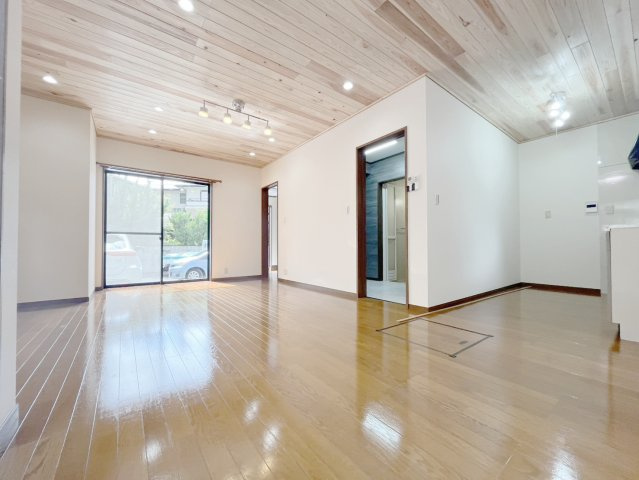 レント畑賀町の居間・リビング