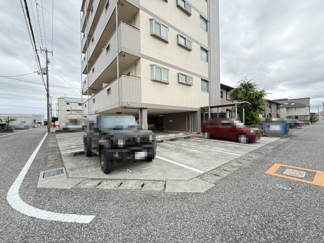 チェリーコート北久保の駐車場