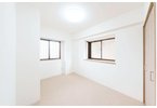 【洋室】 | 朝日パリオ上福岡　(ふじみ野店) | 洋室4.9帖：南からの日差しが差し込む2面採光のお部屋です。