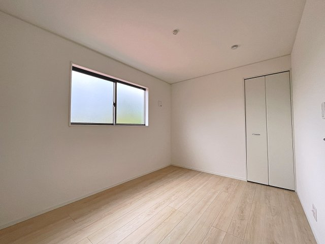 新築戸建・新築建売　矢吹町中町第2　矢吹小・矢吹中の洋室|北側の6帖の洋室はシンプルなので様々なテイストのインテリアも合いそうですね！