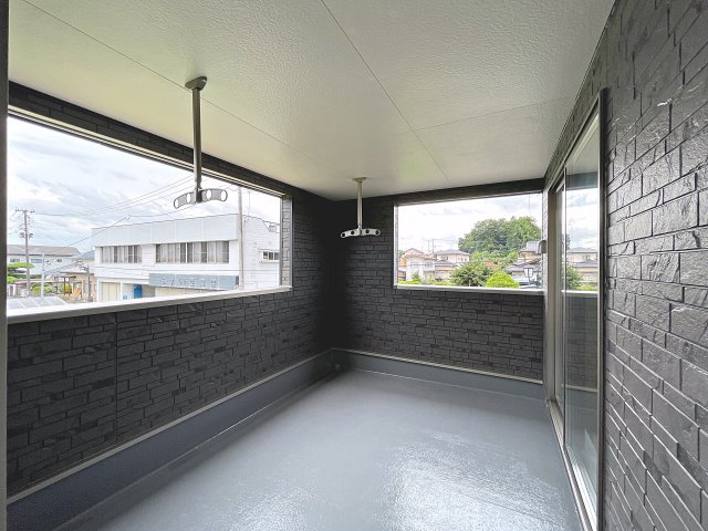 新築戸建・新築建売　矢吹町中町第2　矢吹小・矢吹中のバルコニー|天候の急な変化にも柔軟に対応できる快適なインナーバルコニー！