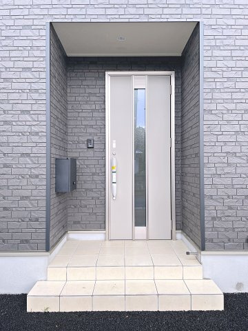 新築戸建・新築建売　矢吹町中町第2　矢吹小・矢吹中の玄関|モニター付きインターホンで訪問者を確認できるので、防犯対策やプライバシー保護など安心です！
