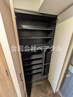 【玄関】 | ベラジオ雅び京都七条ウエストⅡ | 収納もある玄関です