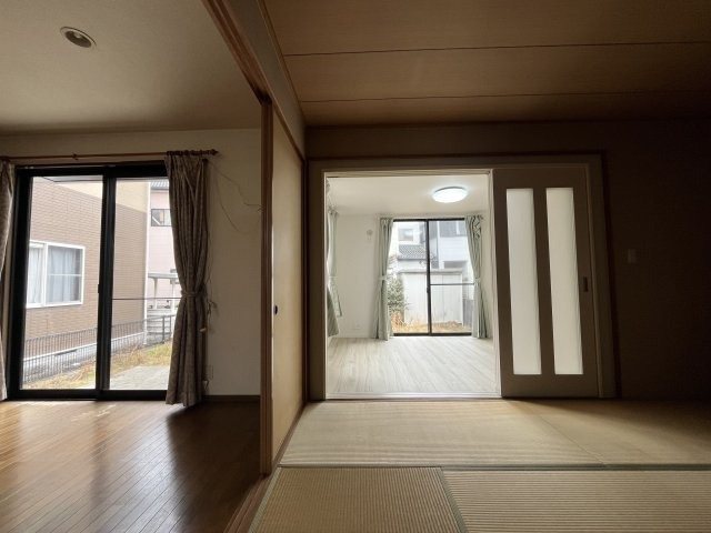 「大手ハウスメーカー施工」高知市長浜　中古一戸建ての和室|リビングとつながる和室は、お子さまの遊び場や客間としても活躍します。