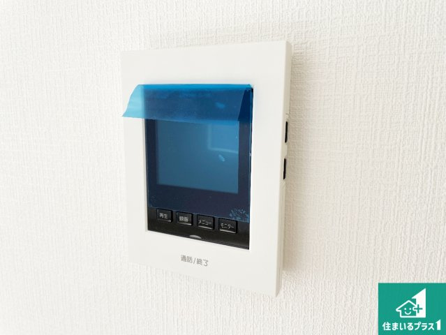 八尾市安中町　第2期　新築一戸建ての防犯設備|カラーモニターインターホン！声だけでなく来訪者の姿や顔がモニターで確認できるので、小さなお子様がいらっしゃるご家庭でも安心できます！