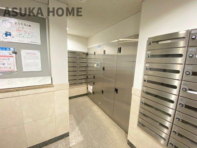 ラディエンス関内南の設備|不在時にもあると大変便利な宅配ボックスを完備。