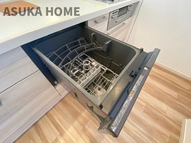 ラディエンス関内南のキッチン|家事の時短にも役立つ食器洗浄乾燥機を標準装備。