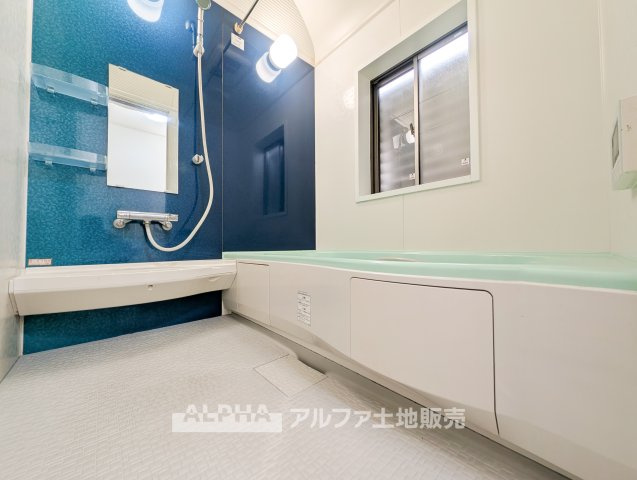 あきる野市下代継　中古戸建の浴室|【Bath room】
◆バスルーム◆一日の疲れをゆっくり癒せる落ち着いたバスルーム。浴室乾燥機付きで天候を気にせず洗濯でき、毎日の暮らしにも便利な空間です。