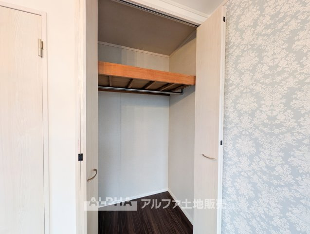 あきる野市下代継　中古戸建の収納|【Go filled with memories】
◆ありったけの◆住空間をよりよくするためには大切な収納スペース。時が経ち思い出がここに詰まっていく。