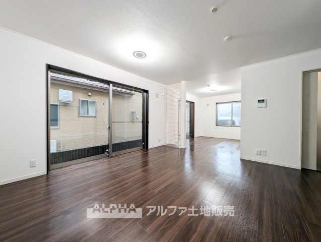 あきる野市下代継　中古戸建の居間・リビング|【Living Space】
◆暮らしの中心◆
家族との団らんや来客時のおもてなし、お子様の遊び場や学習スペースなど、さまざまなライフシーンに対応するリビングです。