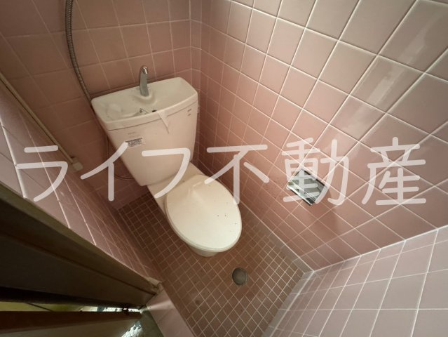 岩本文化のトイレ|落ち着いた色調のトイレです
