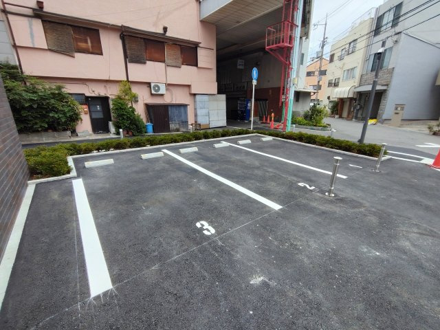 【駐車場】ファーストフィオーレ十三エリオ