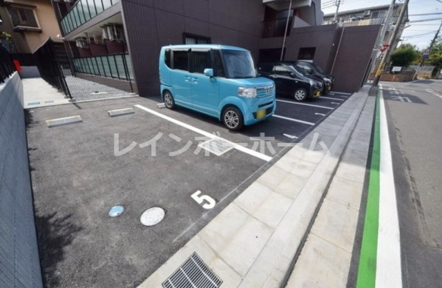 アルカディアⅢの駐車場