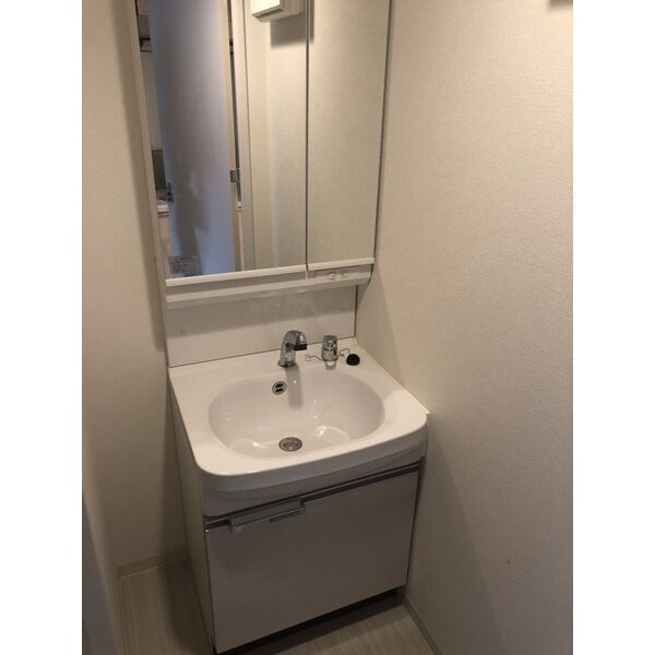 名古屋市中区千代田５丁目の賃貸マンションの洗面所