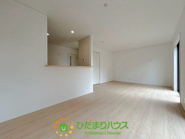 幸手市南第9　新築一戸建て　03　クレイドルガーデンの居間・リビング