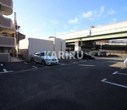 ソルジェンテ高殿の駐車場