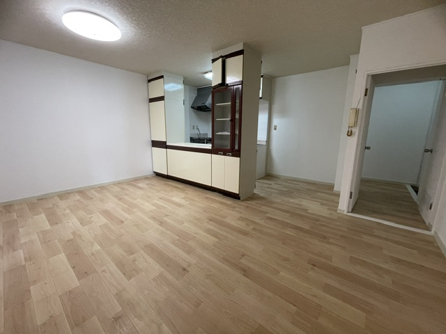 エメラルドマンション南小倉B棟（A-2）の居間・リビング