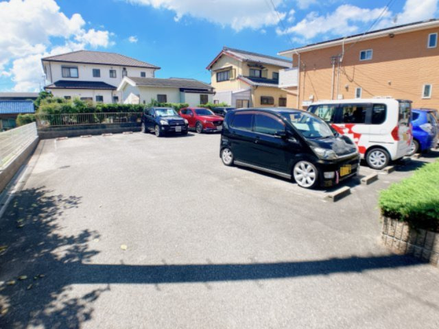 グレイス楠の駐車場