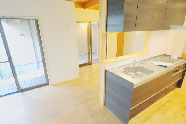 breeze　court　参番館　A棟の居間・リビング|※写真は同物件別部屋の物となります。現状優先となります。
