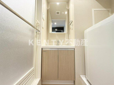 【洗面所】 | マイナビＳＴＡＹアーバンオアシス大井町（LEGALAND大井町 / リーガランド大井町） | 明るい洗面所です