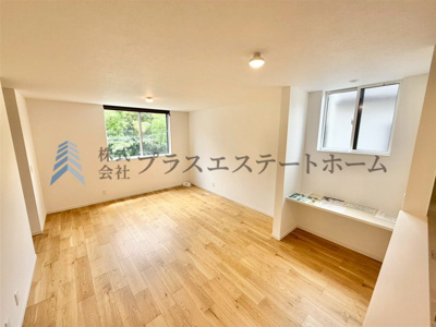 【居間・リビング】 | 須磨区多井畑池ノ奥口新築戸建 | リビングに家族みんなで使えるデスクを設置しました♪