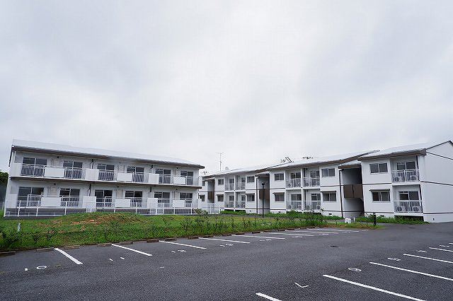 テレパレス稲毛海岸　2号棟の駐車場|敷地内駐車場付きです