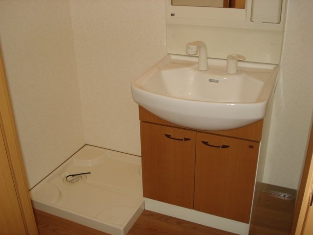 横浜市旭区さちが丘の賃貸マンションの洗面所|シャワー付き洗面台♪