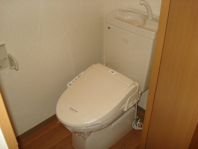 横浜市旭区さちが丘の賃貸マンションのトイレ|温水洗浄便座付き♪