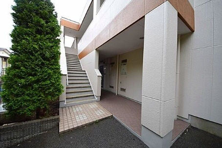 横浜市旭区西川島町の賃貸マンションのエントランス