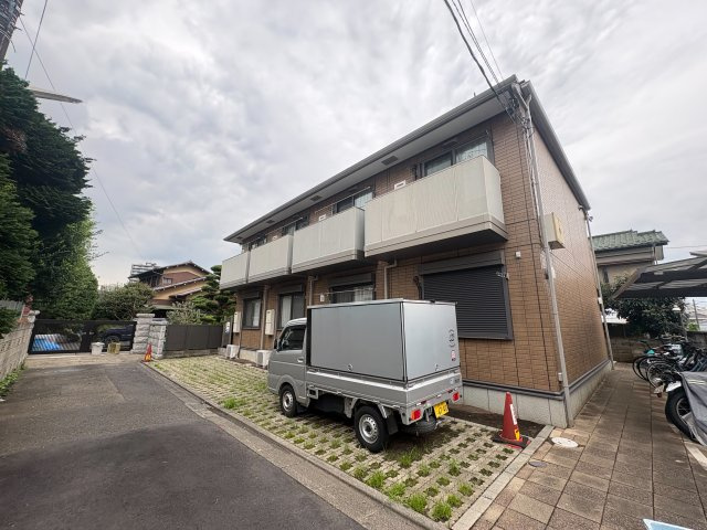 調布市布田３丁目のアパートの駐車場