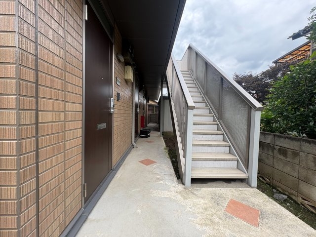 調布市布田３丁目のアパートのロビー