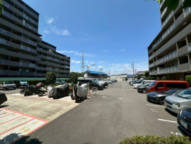エバーグリーン門真の駐車場