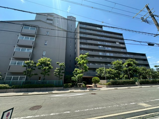 エバーグリーン門真の外観|京阪本線「大和田」駅徒歩約10分
周辺買い物施設も多く急な買い出しにも困りません。