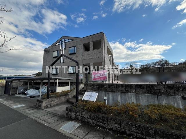 グランドヒルズ光の駐車場|敷地内に駐車場があります＊
