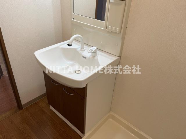 グランドヒルズ光の独立洗面台|シャワー付き洗面台で朝の身支度はばっちり◎