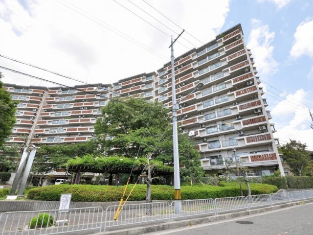 豊中野畑団地　2号棟の外観