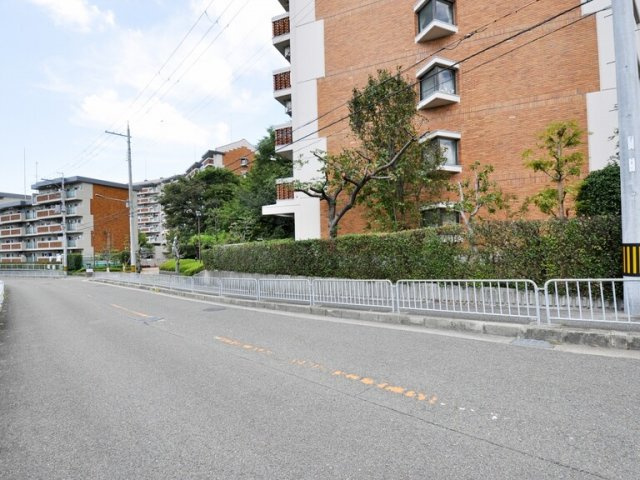 豊中野畑団地　2号棟の周辺