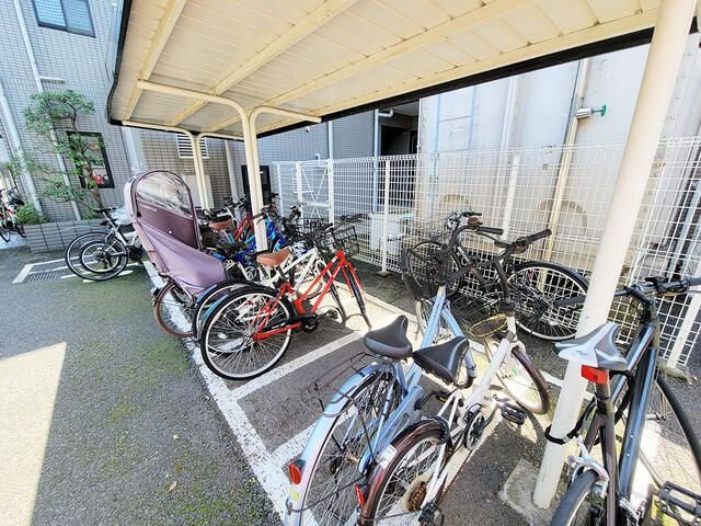 ハピネス行徳の駐車場