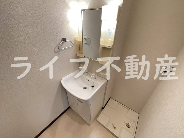 メルベーユ高井田の独立洗面台|独立洗面化粧台が付いています