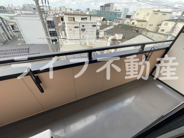メルベーユ高井田のバルコニー|外からの目が気にならないバルコニーで洗濯物が干せます